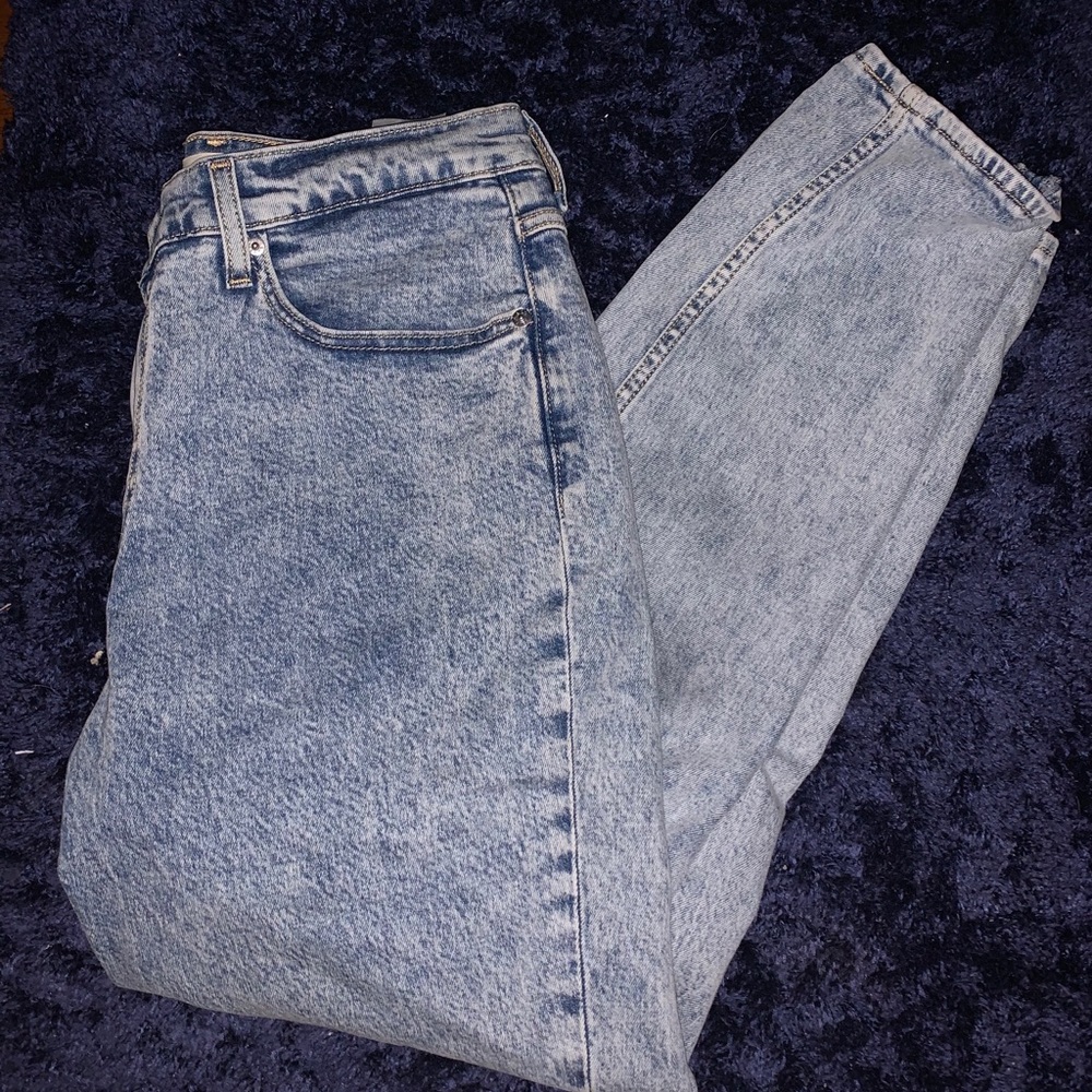 Levi’s MidWash Jeans!!